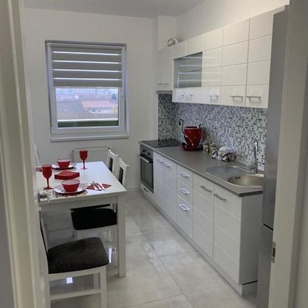 Apartament 2 Camere Prima Nufaru Oradea Exterior foto